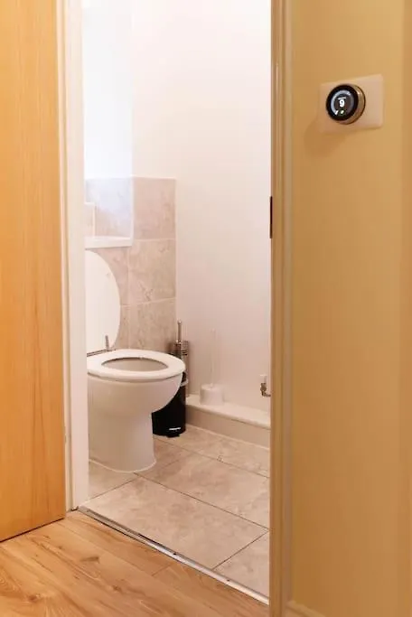 Stylish 3 Bedroom And Free Parking Thamesmead  0*, Thamesmead (Greater London) United Kingdom