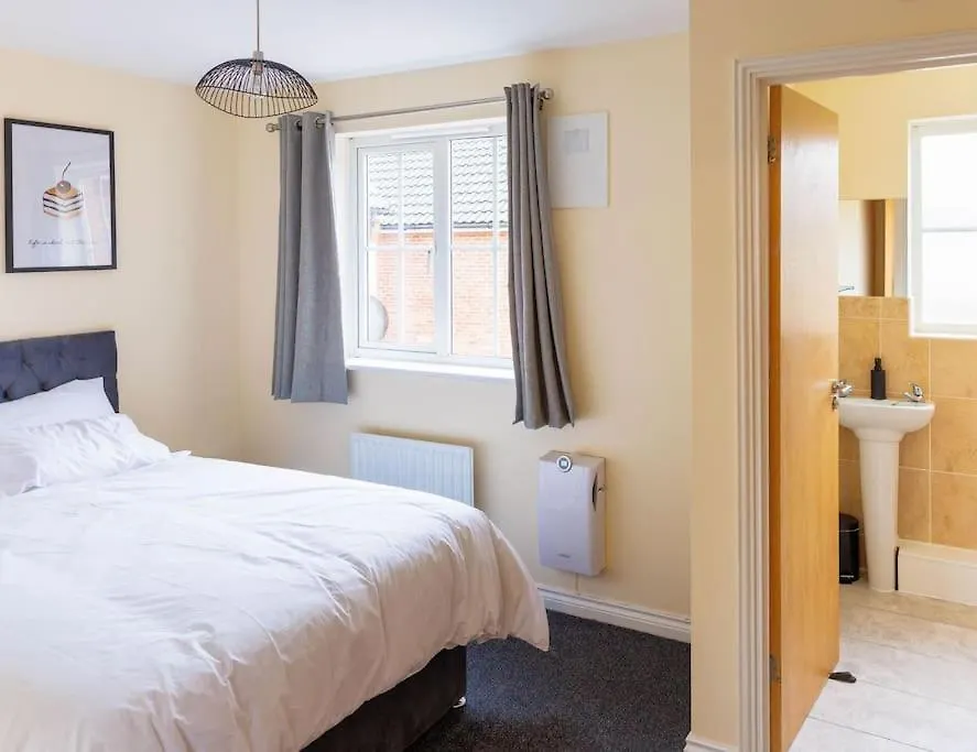 Stylish 3 Bedroom And Free Parking Thamesmead