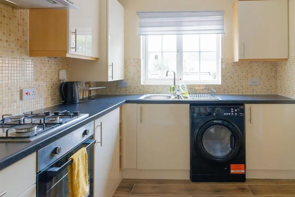 Stylish 3 Bedroom And Free Parking Thamesmead  Holiday home Thamesmead (Greater London)