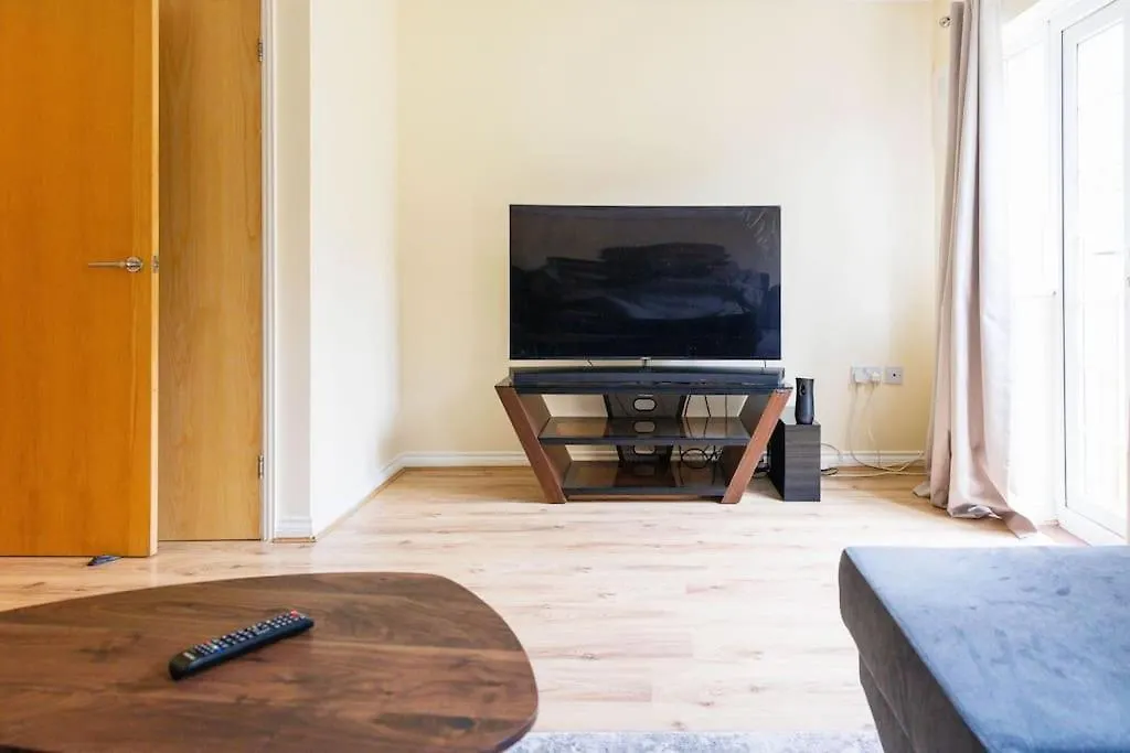 Holiday home Stylish 3 Bedroom And Free Parking Thamesmead  United Kingdom
