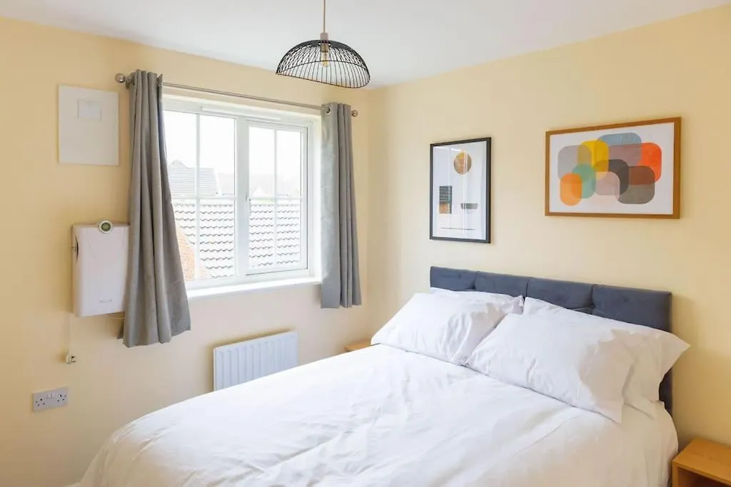 Stylish 3 Bedroom And Free Parking Thamesmead  Thamesmead (Greater London)